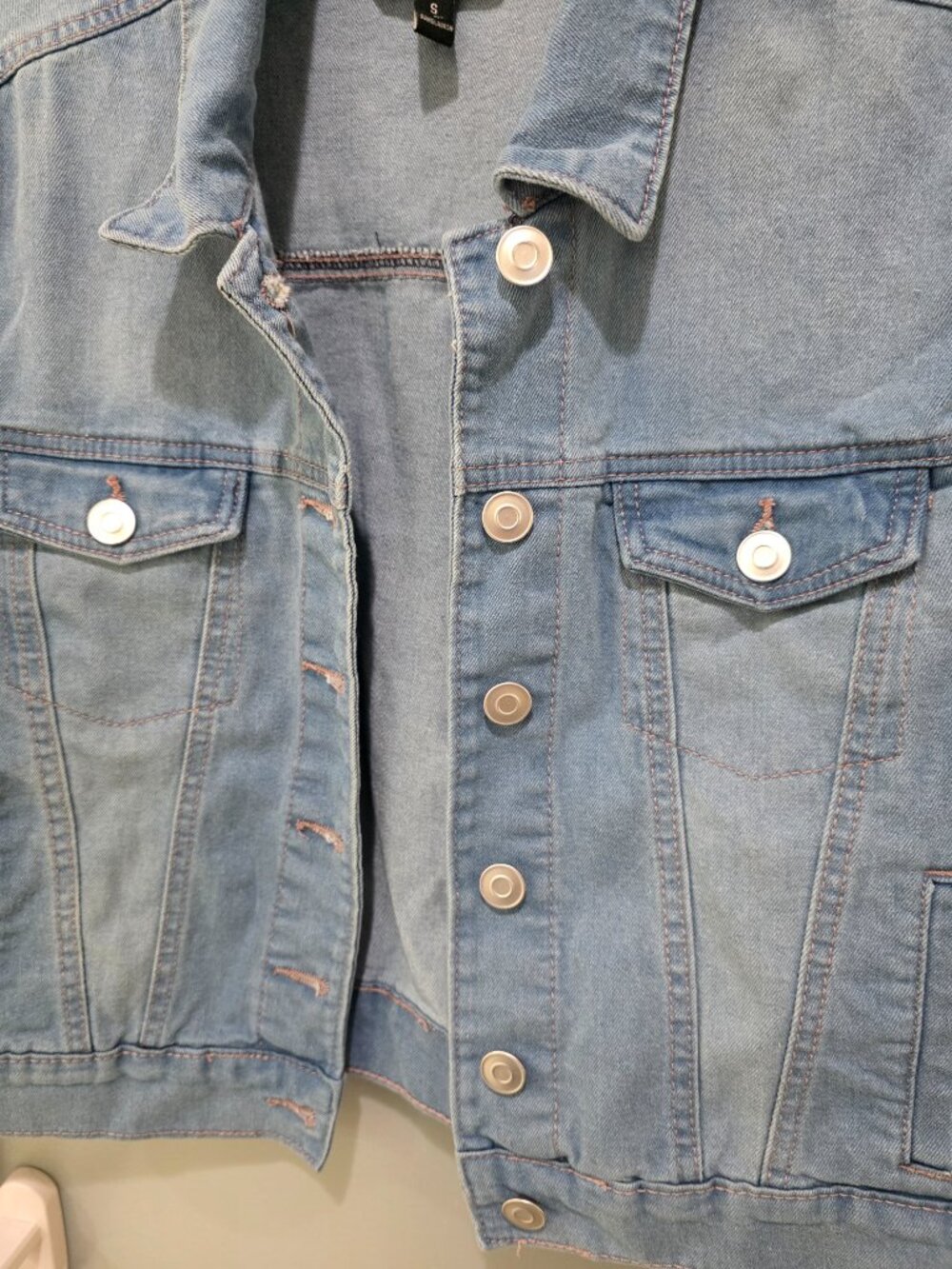 Baccini Light Wash Denim Jean Jacket – Women’s Small Button Front Classic - Picture 3 of 12